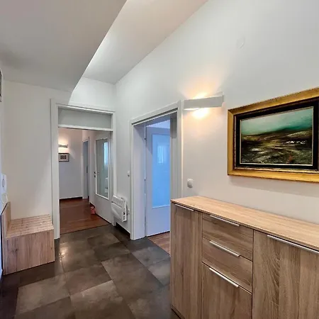 Sky - Beautiful Rooftop With Shared Pool Апартаменты *