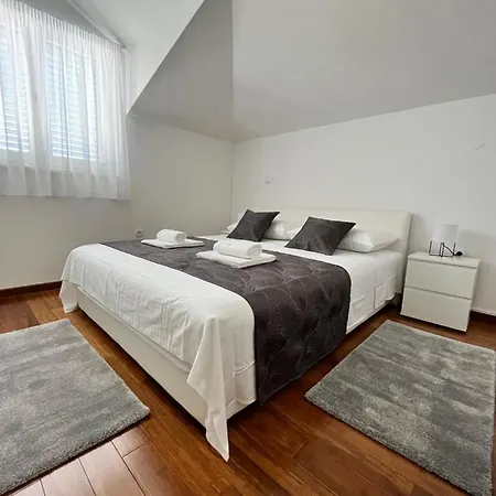 Sky - Beautiful Rooftop With Shared Pool アパート スプリト