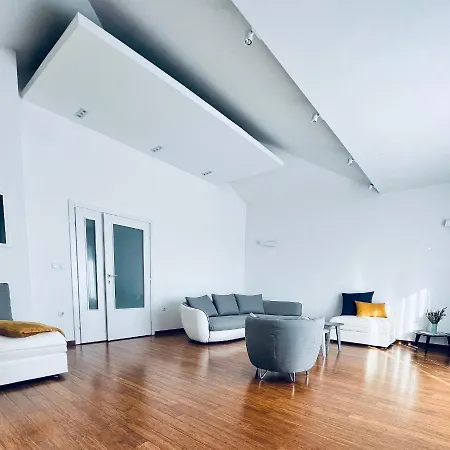 Sky - Beautiful Rooftop With Shared Pool アパート