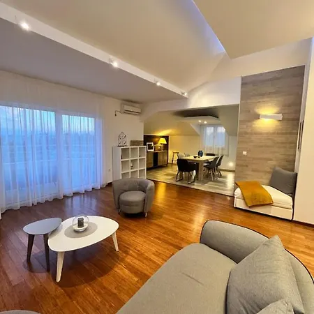 アパート Sky - Beautiful Rooftop With Shared Pool スプリト